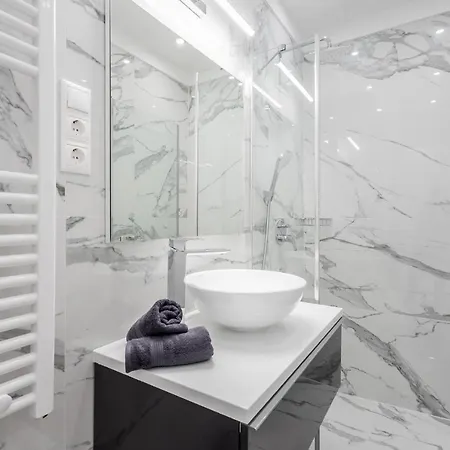Kiraly 44 Luxury With Free Parking Apartament