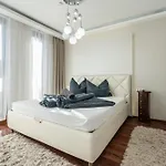 Kiraly 44 Luxury With Free Parking * بودابست