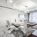 Kiraly 44 Luxury With Free Parking شقة